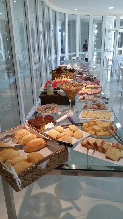 Kamur Plaza Hotel Гоянезия Экстерьер фото