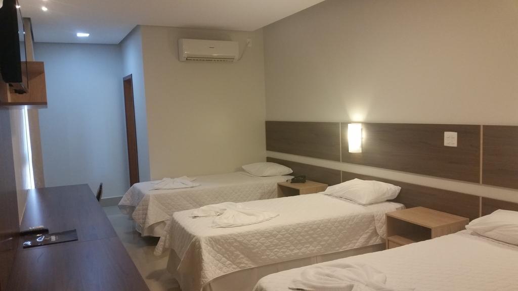 Kamur Plaza Hotel Гоянезия Номер фото