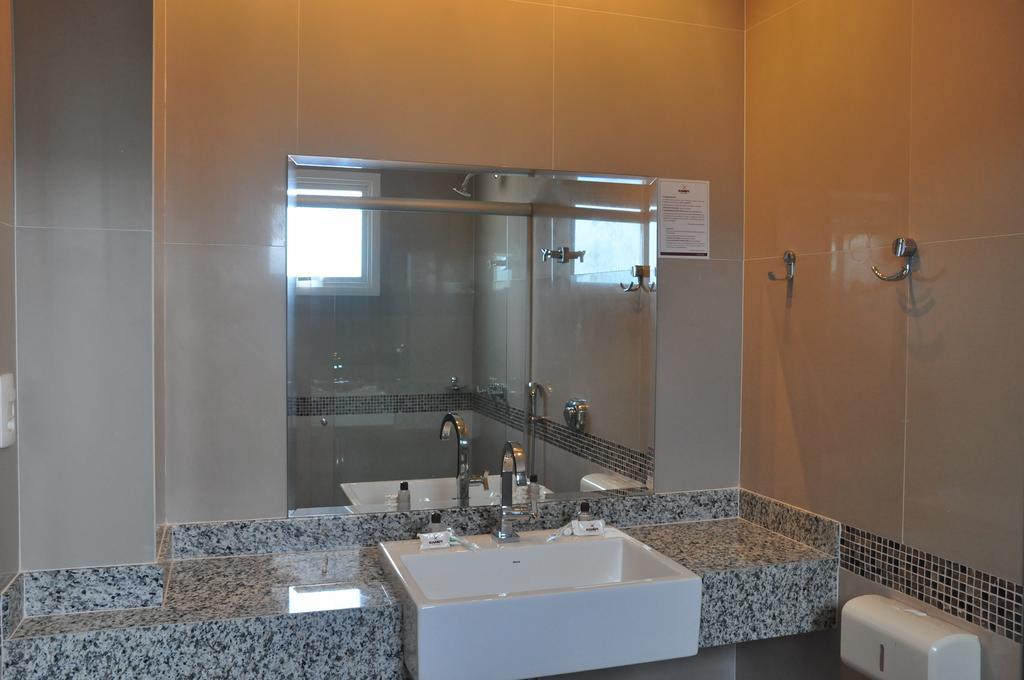 Kamur Plaza Hotel Гоянезия Экстерьер фото